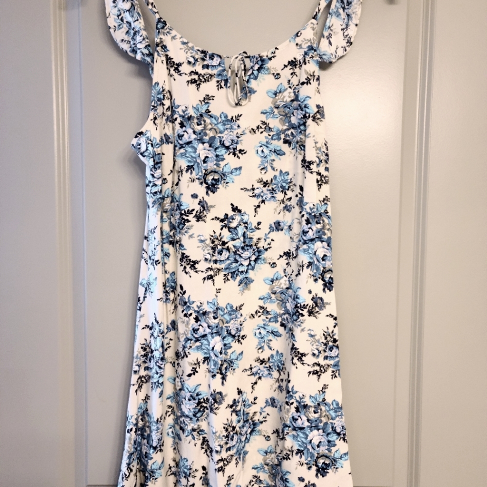 Boutique above the knee dress, size M, blue and white flowers